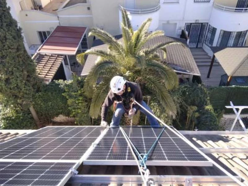 Placas solares fotovoltaicas en Renovables y Arquitectura Inteligente