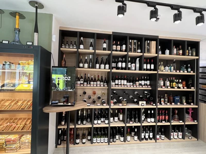 Selección de vinos en Estanco del Burgo