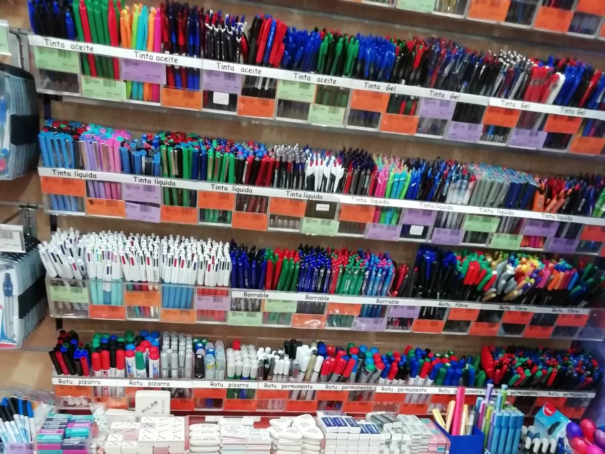 Bolis, lápices, gomas.... todo para el escolar