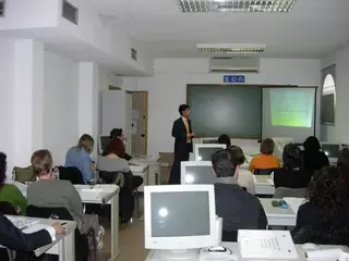 El Ayuntamiento enseña a buscar trabajo a los jóvenes majariegos