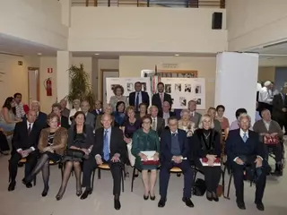 Trece parejas de mayores celebran sus bodas de oro en el Centro de Mayores