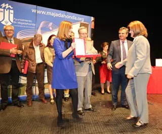 El Ayuntamiento rinde homenaje a los maestros y profesores de Majadahonda
