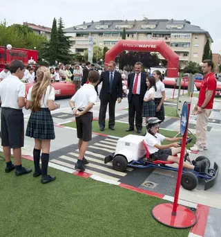De Foxá comparte con escolares una jornada sobre seguridad vial en la caravana de Mapfre