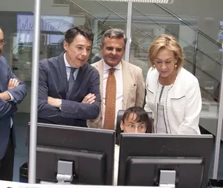 De Foxá e Ignacio González visitan el nuevo Centro de Control de Canal Isabel II

