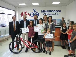 740 participantes en el concurso escolar de dibujo sobre el uso de la bicicleta
