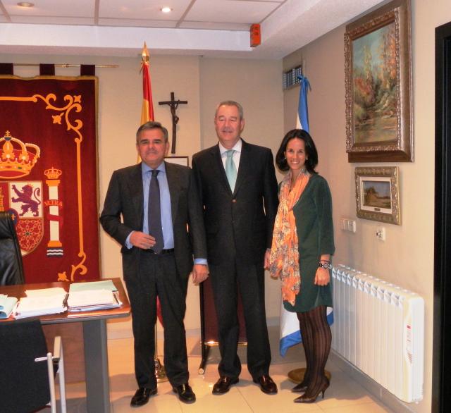 El Ayuntamiento y las urbanizaciones de Majadahonda, afianzan su compromiso de colaboración
