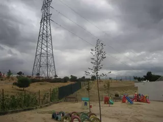 A propuesta de IU, se aprueba el soterramiento de una torre  de alta tensión situada junto a una escuela infantil municipal