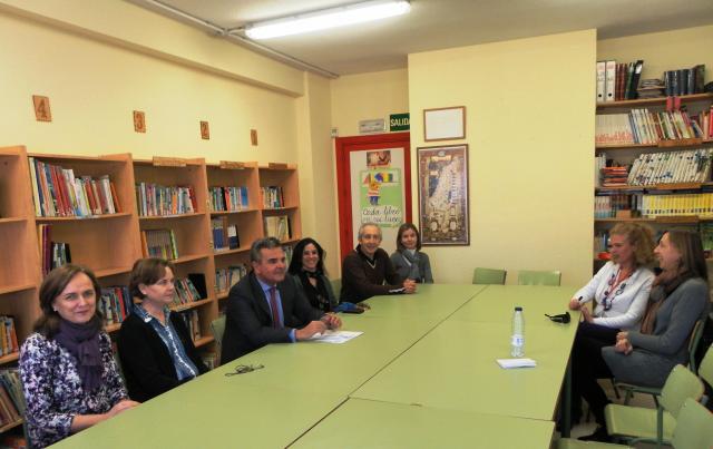 El alcalde visita las reformas realizadas por el Ayuntamiento en el CEIP Rosalía de Castro