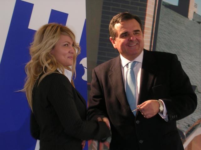 El alcalde entregó 120 viviendas a jóvenes majariegos