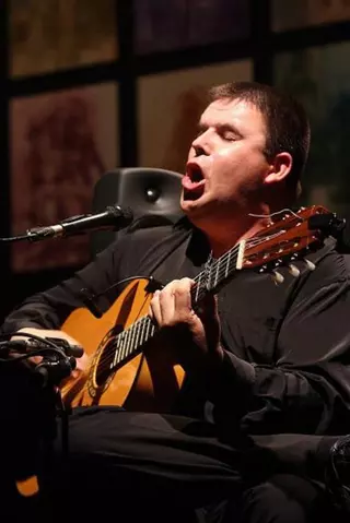 La guitarra y la voz de Ricardo Fernández estrenan el Festival de Flamenco ‘Ciudad de Majadahonda’