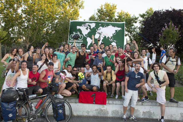 Majadahonda recibe a Martínez de la Varga después de dar la vuelta al mundo en bici