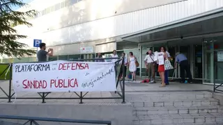 Vecinos de Majadahonda se reúnen para limpiar el Centro de Salud Cerro del Aire