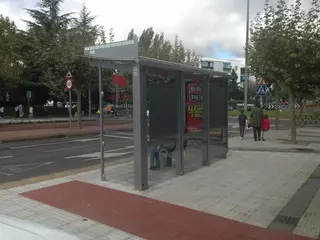 Nuevas marquesinas y pantallas digitales en las paradas de autobús con más usuarios
