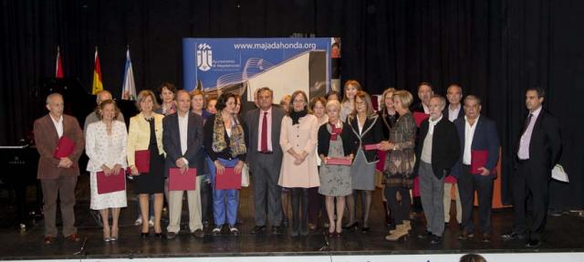 El Ayuntamiento rinde homenaje a los maestros y profesores de Majadahonda
