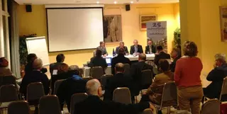 El alcalde asiste a la asamblea general de la Asociación de Urbanizaciones de Majadahonda
