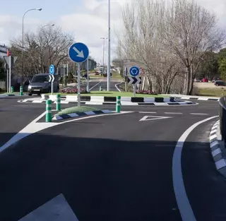 Nueva rotonda en la M-515 a la altura de la urbanización Monteclaro