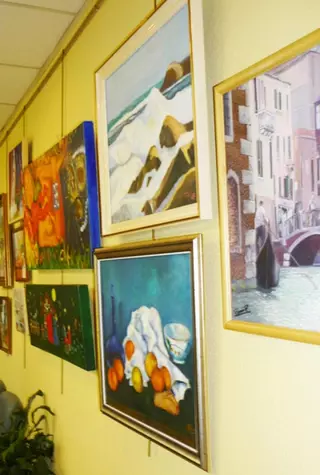 Exposición de trabajos y homenaje a los voluntarios en el inicio de la Semana del Mayor