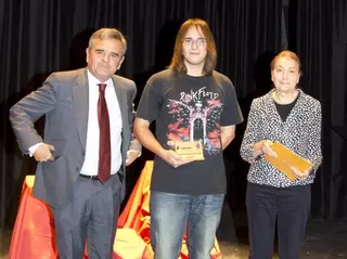 La Fundación Francisco Umbral entrega el premio de columnismo para jóvenes escritores

