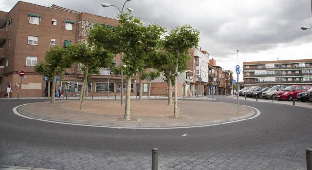 El Ayuntamiento finaliza las obras de mejora en el entorno del mercadillo y suprime barreras arquitectónicas