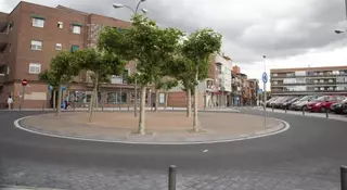 El Ayuntamiento finaliza las obras de mejora en el entorno del mercadillo y suprime barreras arquitectónicas