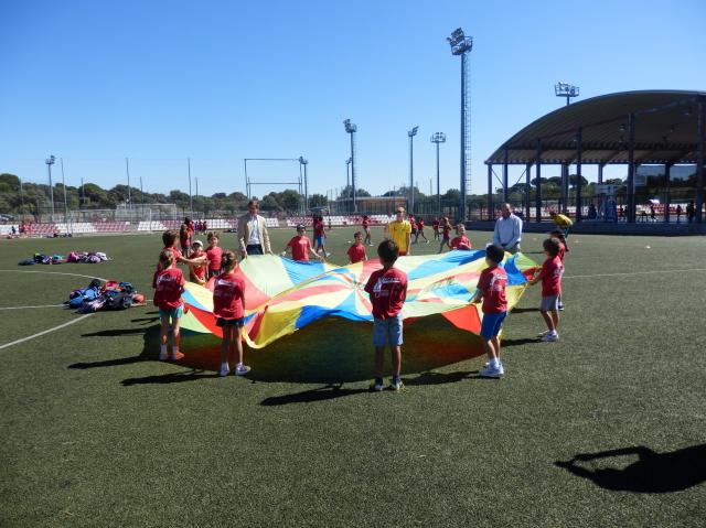 Más de mil niños disfrutan esta quincena de los campus deportivos y colonias municipales