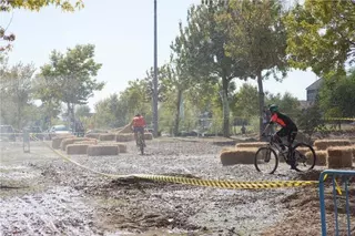 Éxito de participación y público en el ‘I Duatlón Land Warrior Ciudad de Majadahonda’