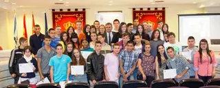 El alcalde entrega diplomas a los alumnos de PCPI en reconocimiento a su esfuerzo y superación