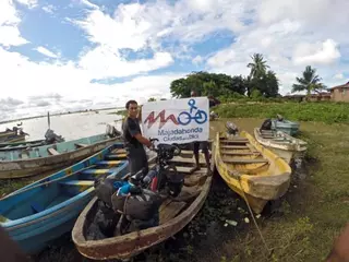 Martínez de la Varga espera la apertura de fronteras en Nigeria para continuar su viaje en bici
