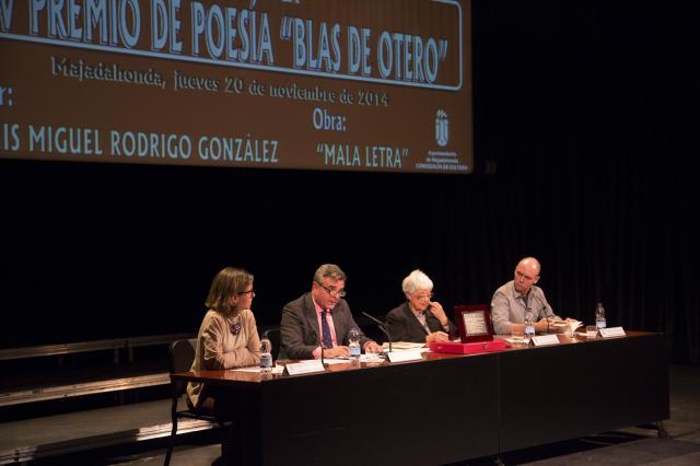Luis Miguel Rodrigo recibe el premio de poesía ‘Blas de Otero’ de Majadahonda