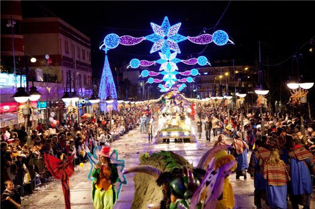 La gran cabalgata de los Reyes Magos inicia su recorrido en Majadahonda