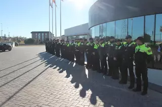 Policía y Guardia Civil de Majadahonda rinden homenaje al policía nacional fallecido en el Metro de Madrid
