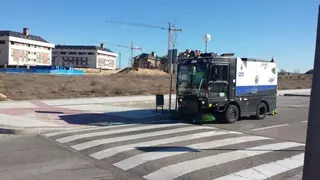 El Ayuntamiento asume la limpieza viaria, el mantenimiento de zonas verdes y la recogida neumática de Roza Martín