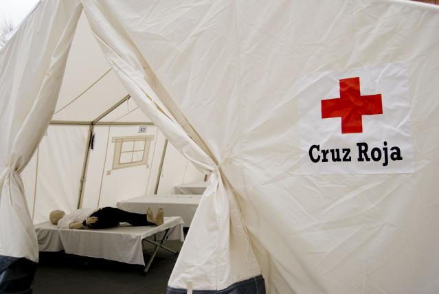 Voluntarios de Cruz Roja se preparan en El Plantío para combatir el ébola