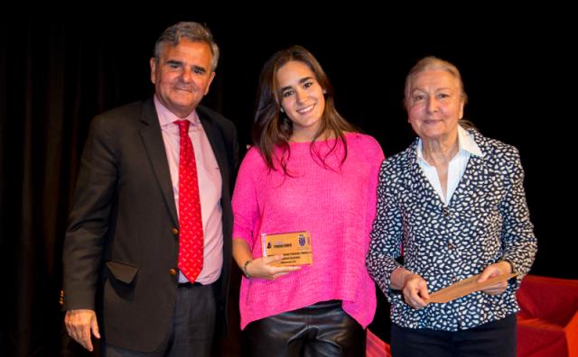 Paula Fernández gana el II Premio de Columnismo joven 'Atrévete a cruzar el Umbral'