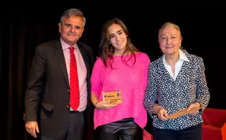 Paula Fernández gana el II Premio de Columnismo joven 'Atrévete a cruzar el Umbral'
