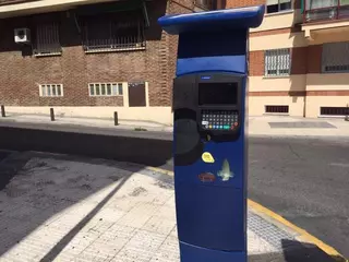 Parquímetros más modernos y funcionales para el control del estacionamiento regulado en Majadahonda