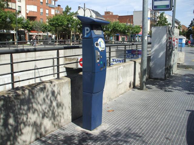 7.000 firmas de vecinos consiguen paralizar la ampliación de la zona azul en el solar del Mercadillo de Majadahonda