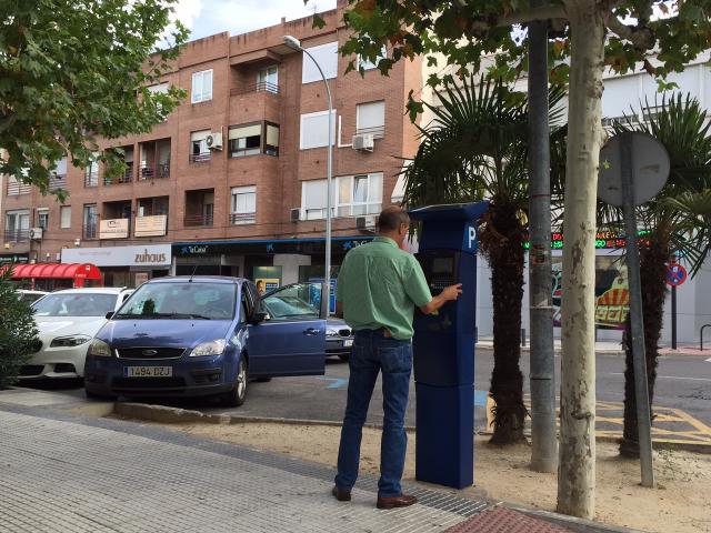 El Ayuntamiento ofrece treinta minutos adicionales de aparcamiento regulado durante el periodo navideño