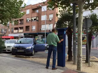 El Ayuntamiento ofrece treinta minutos adicionales de aparcamiento regulado durante el periodo navideño