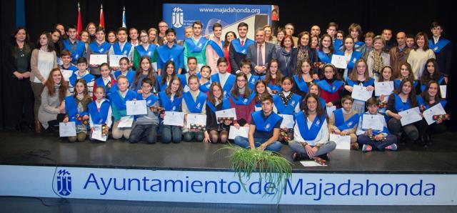 El Ayuntamiento reconoce la excelencia educativa de los alumnos de Majadahonda