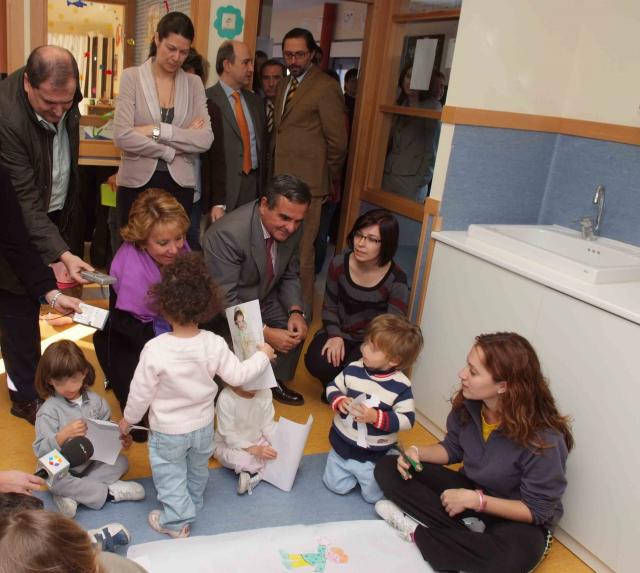 Aguirre inaugura en Majadahonda la Escuela Infantil "La Tarara"
