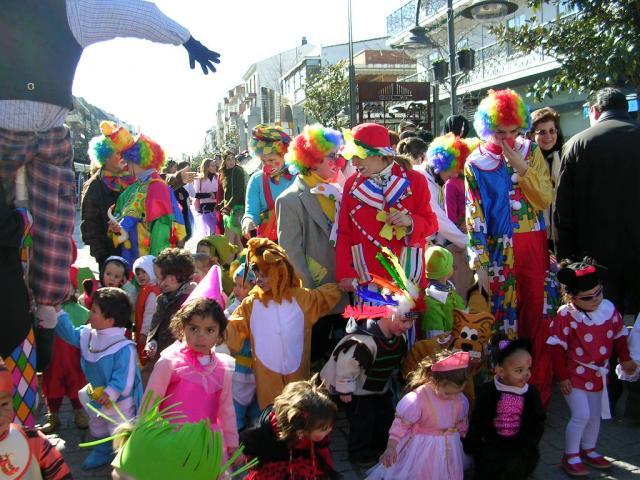 Concurso infantil de disfraces, un espectáculo de pompas y pasacalles para que los niños celebren el Carnaval