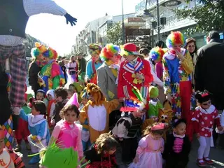Concurso infantil de disfraces, un espectáculo de pompas y pasacalles para que los niños celebren el Carnaval