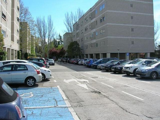 El Pleno de Ayuntamiento de Majadahonda aprueba establecer el aparcamiento regulado en Virgen de Icíar