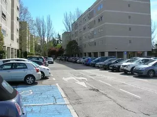 El Pleno de Ayuntamiento de Majadahonda aprueba establecer el aparcamiento regulado en Virgen de Icíar