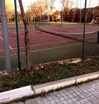 El PSOE denuncia el mal estado de las instalaciones deportivas al aire libre de Majadahonda