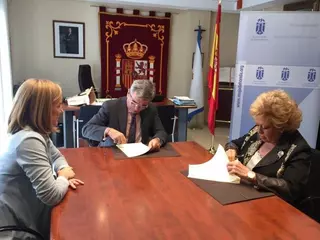 El Ayuntamiento renueva su compromiso con el Club de Pensionistas y Tercera Edad “Reina Sofía”