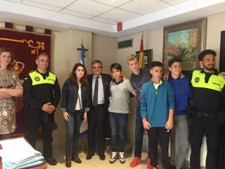 El Alcalde recibe a los alumnos que finalizan sus prácticas de 4º de la ESO en diversas instalaciones municipales