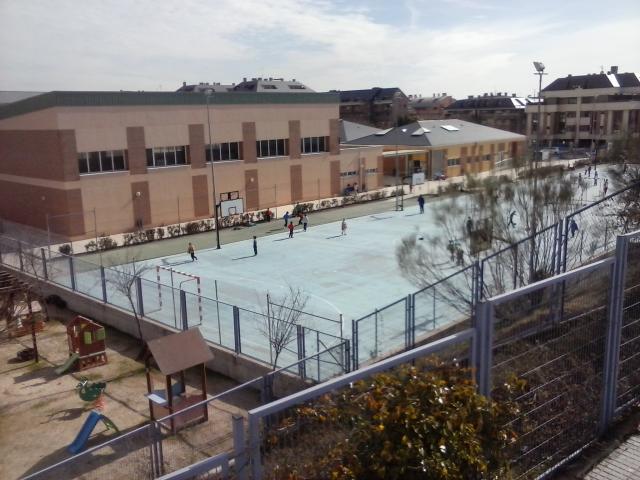 IU denuncia: "Las instalaciones deportivas de los centros educativos de Majadahonda seguirán cerradas para los vecinos"