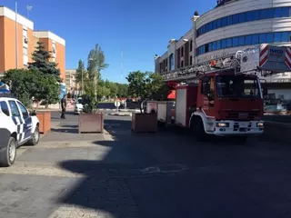 El Ayuntamiento coloca maceteros de grandes dimensiones en las entradas a la calle peatonal Gran Vía